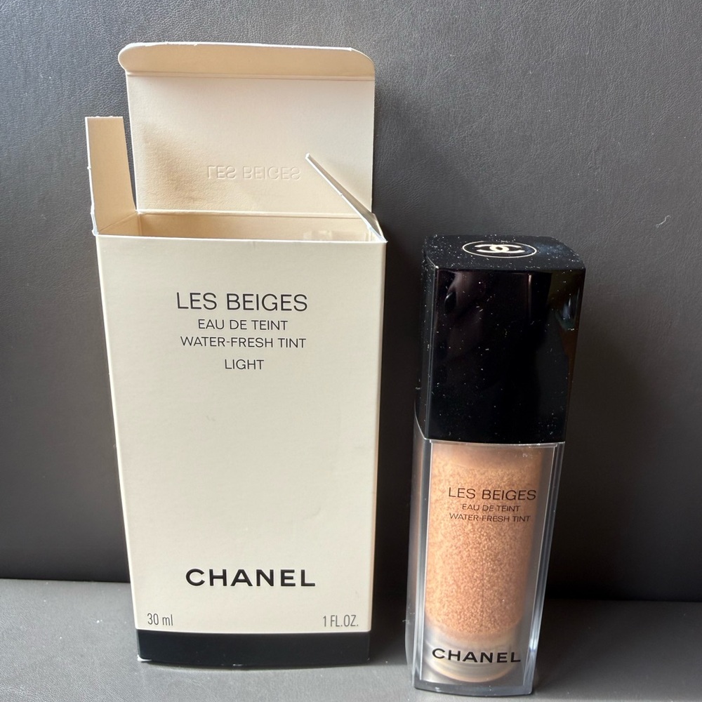 CHANEL Les Beiges Water-Fresh Tint - Light Beige/Peach Glow